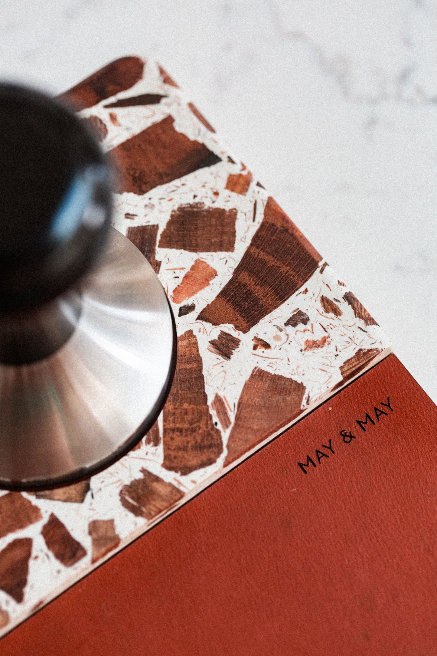 Tamping Station in Blanco/Tan Leather